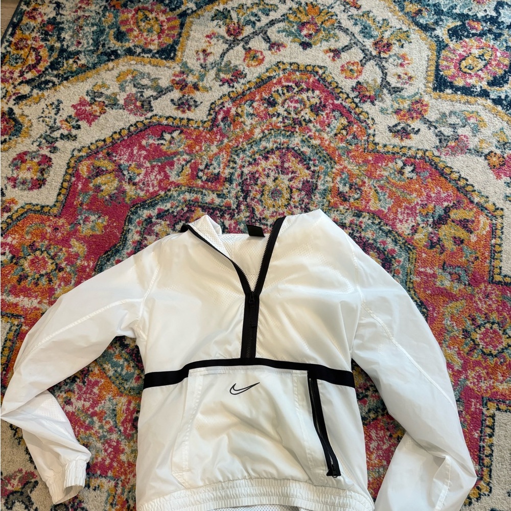 Nike Men's White and Black lightweight active jacket